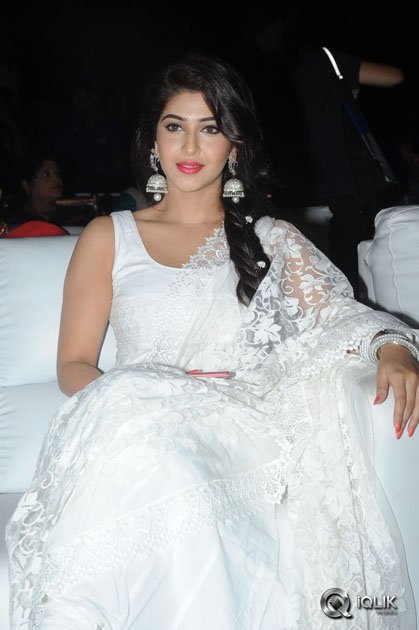 Sonarika-Bhadoriya-at-Jadoogadu-Movie-Audio-Launch